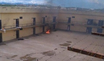 Detentos voltam a queimar colchões no Presídio de Patos, mas secretário de Administração Penitenciária garante controle