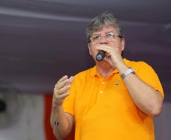 "Estamos tratando da mesma forma que os outros partidos", diz João Azevêdo sobre diálogo com o PT