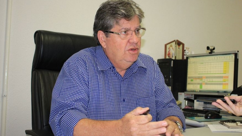 João Azevêdo diz não teme operação e que secretários não devem ser afastados