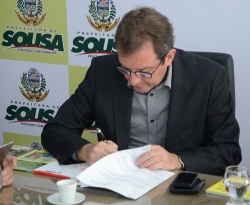 Prefeitura de Sousa antecipa vencimentos e paga servidores em um só dia