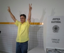 Cássio vota ás 10h43 no Colégio Estadual da Prata em CG