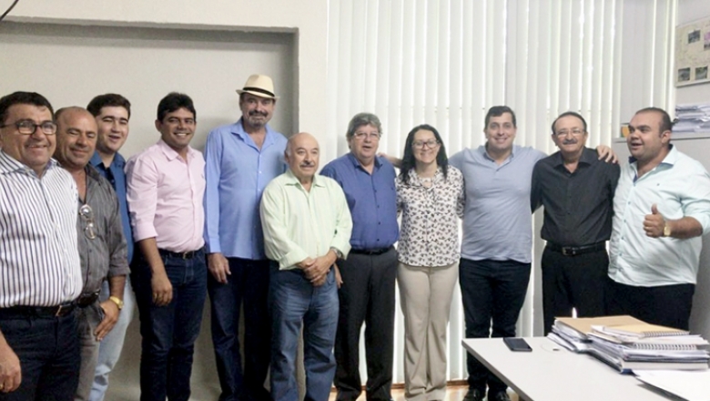 Nome do candidato a prefeito da oposição de Uiraúna deve sair ainda em 2019 e opção está na Câmara - Por Gilberto Lira