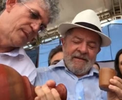 Lula e Ricardo Coutinho bebem água de Boqueirão em Campina Grande