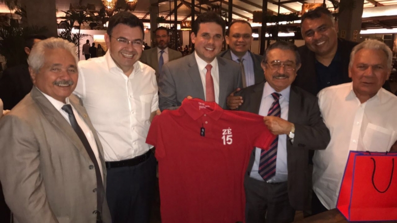 De olho em 2018: Maranhão oferece jantar a aliados e mostra camisa personaliza ‘Zé 15’