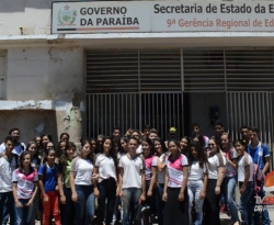 Sem transporte escolar, alunos da rede estadual prometem mais protestos em Cajazeiras; repasse está atrasado há 4 meses