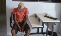 PM prende jovens acusados de tráfico e homem que planejava executar desafeto em Cajazeiras