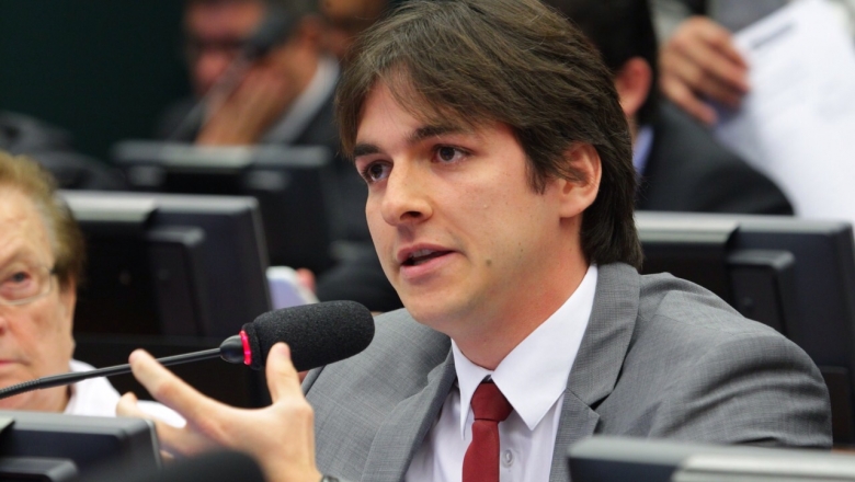 Pedro Cunha Lima lamenta desvalorização dos professores e defende aprovação da PEC da Nova Educação