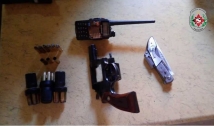 PM prende homem com arma de fogo, rádio comunicador e munições em Cajazeiras