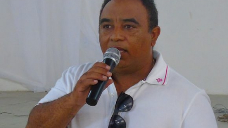 Imprensa estadual repercute decisões do prefeito de Monte Horebe que quer receber décimo terceiro