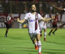 Torcida do Vasco comemora vaga para Libertadores, mas Diego do Fla acaba a festa