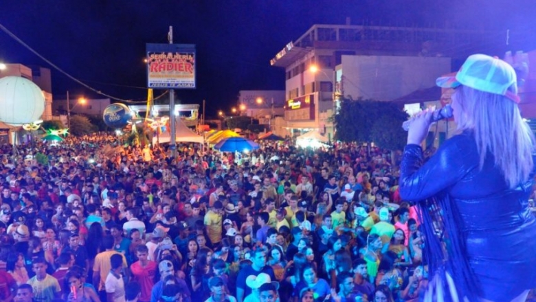 Através de enquete, 80% da população de Uiraúna quer carnaval e prefeito confirma festa
