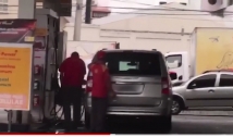 Vídeo de frentista roubando gasolina de cliente revolta internautas; confira