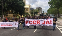 Policiais Civis e Agentes Penitenciários protestam nas ruas de João Pessoa
