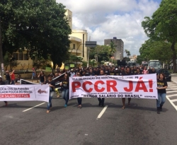 Policiais Civis e Agentes Penitenciários protestam nas ruas de João Pessoa