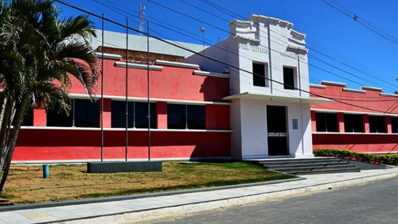 Prefeitura de Uiraúna torrou mais diárias que a Prefeitura de Patos em 2017
