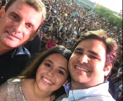 Destaque do The Voice Kids, Eduarda Brasil é recebida com festa por multidão em São José de Piranhas
