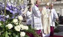 Papa Francisco pede diálogo para tratar conflitos que "não poupam indefesos"