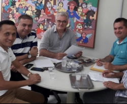 Frente Parlamentar de Cultura de Cajazeiras se reúne com Lau Siqueira para fortalecer parcerias e projetos