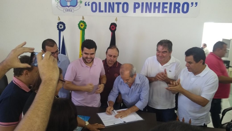 Assinada ordem de serviço da adutora de capivara em Uiraúna; obra vai beneficiar oito municípios no sertão da PB