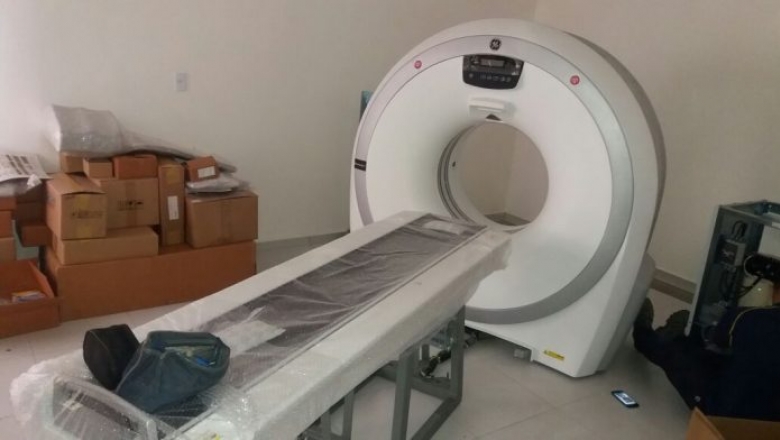 Cajazeiras: Equipamento de Ressonância Magnética chega no CDI e técnicos trabalham na instalação