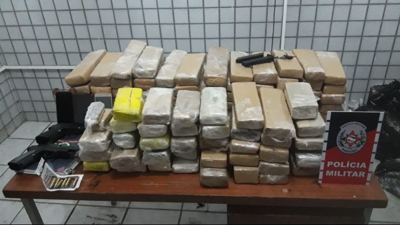 Polícia apreende 40 quilos de drogas em ônibus de turismo na PB; três pessoas foram presas