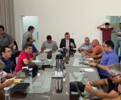 Em coletiva, prefeito de Sousa confirma reajuste do piso salarial nacional do magistério