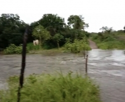 Rio Piranhas transborda na zona rural de Cajazeiras
