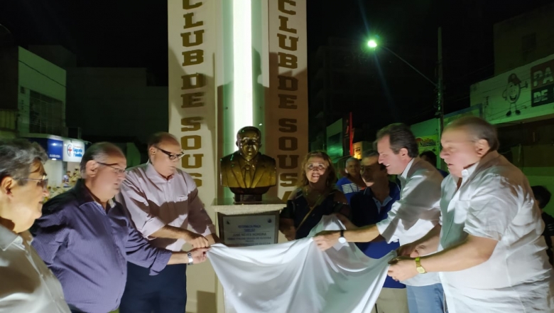 Prefeito de Sousa inaugura nova praça e destaca homenagem
