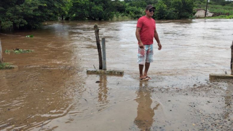 Chuva forte inunda casas, alaga ruas e comunidades rurais em Cachoeira dos Índios