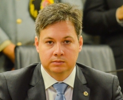 "Os servidores municipais de Cajazeiras estão decepcionados com o SINFUMC", comenta Júnior Araújo