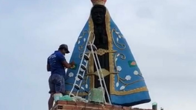 Empresário constrói estátua de Nossa Senhora Aparecida, na serra de Boqueirão de Piranhas