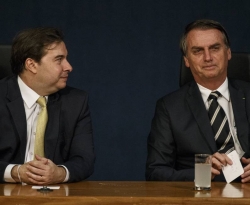 Maia adota tom conciliador após reunião com Bolsonaro e fala em 'convergência'