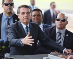 Bolsonaro manda repórter calar a boca e diz que não interferiu na PF