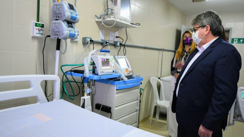 João entrega mais um hospital com 150 leitos e confirma mais 10 respiradores para os Hospitais de Cajazeiras e Patos