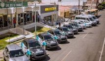 Prefeitura de São José de Piranhas entrega 15 veículos novos e acrescenta: "Maior frota da região" 