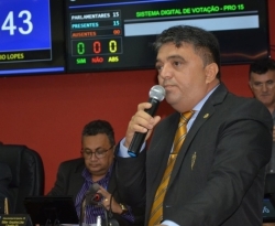 Vereador Roselânio Lopes vence queda de braço com Zé Aldemir e lei dos empréstimos consignados é promulgada