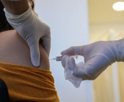 Universidade de Oxford retoma testes de vacina contra a Covid-19