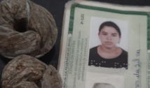 Jovem de 22 anos é flagrada tentando entrar com drogas no Presídio de Cajazeiras 