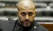Deputado federal sai da prisão para cumprir pena em casa após decisão de Moraes