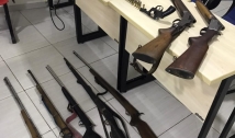 Polícia apreende arsenal e prende dois suspeitos no Sertão da Paraíba