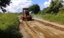 Prefeitura de Cajazeiras antecipa recuperação de estradas vicinais para 2 de maio; confira cronograma