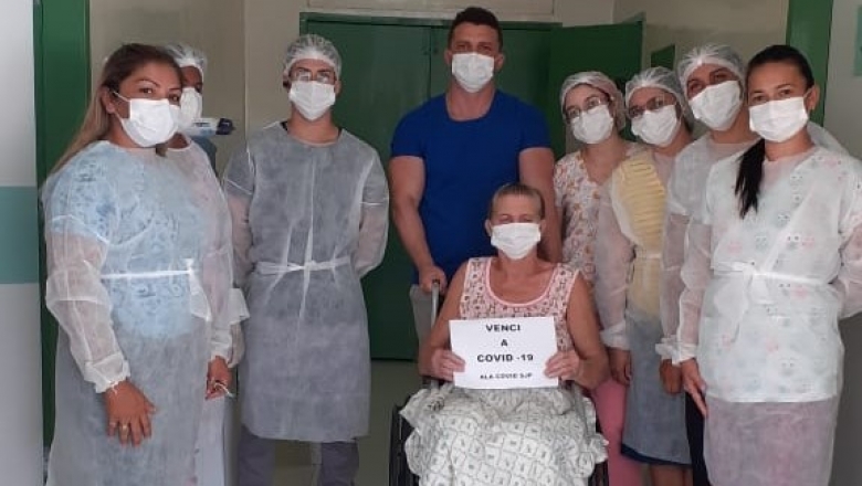 Covid-19: paciente de 61 anos comemora alta médica e agradece tratamento no Hospital Municipal de São José de Piranhas
