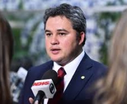 Efraim Filho continua liderando disputa para o Senado, diz pesquisa