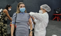 SMS de Sousa realizou vacinação de trabalhadores da educação, pessoas com trombofilia e gestantes e puérperas sem comorbidades