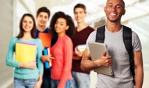 Lei garante R$ 3,5 bi para conectividade de alunos e professores da rede pública  