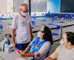 João Pessoa bate marca de 500 mil vacinas aplicadas contra Covid-19 e prefeito visita postos de imunização