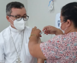Bispo da Diocese de Cajazeiras recebe segunda dose da vacina contra a Covid-19