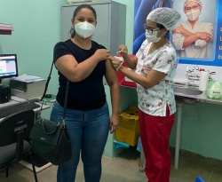 Planejando volta das aulas presenciais, profissionais da educação são vacinados em Bernardino Batista 