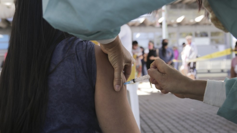 Vacinação contra Covid para jovens a partir de 20 anos começa nesta terça-feira (10), diz prefeito de Bonito de Santa Fé