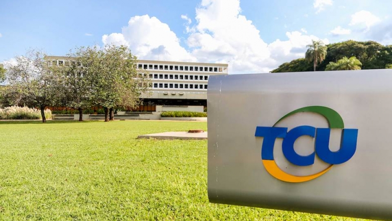 TCU suspende auditor suspeito de produzir relatório falso sobre mortes por Covid